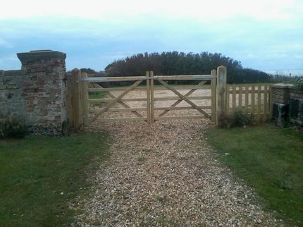 Gateway installation into a rural driveway in Norfolk